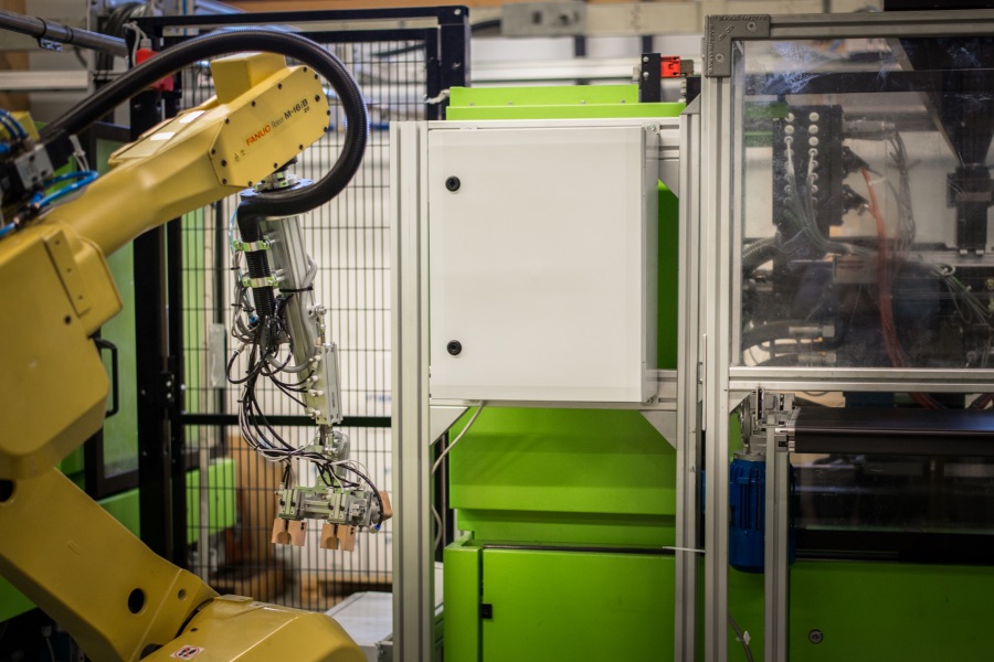 applikationen-maschinenbau-4 Gehäuse für Maschinenbauer von Boxexpert zur Montage auf Schienen