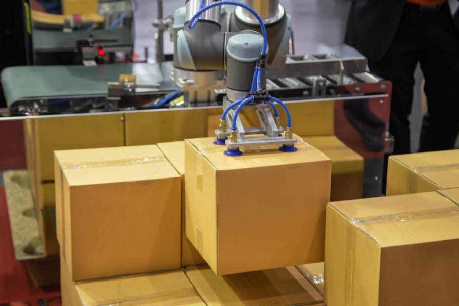 logistik Die Boxexpert Gehäuse durchlaufen eine automatisierte Logistik.